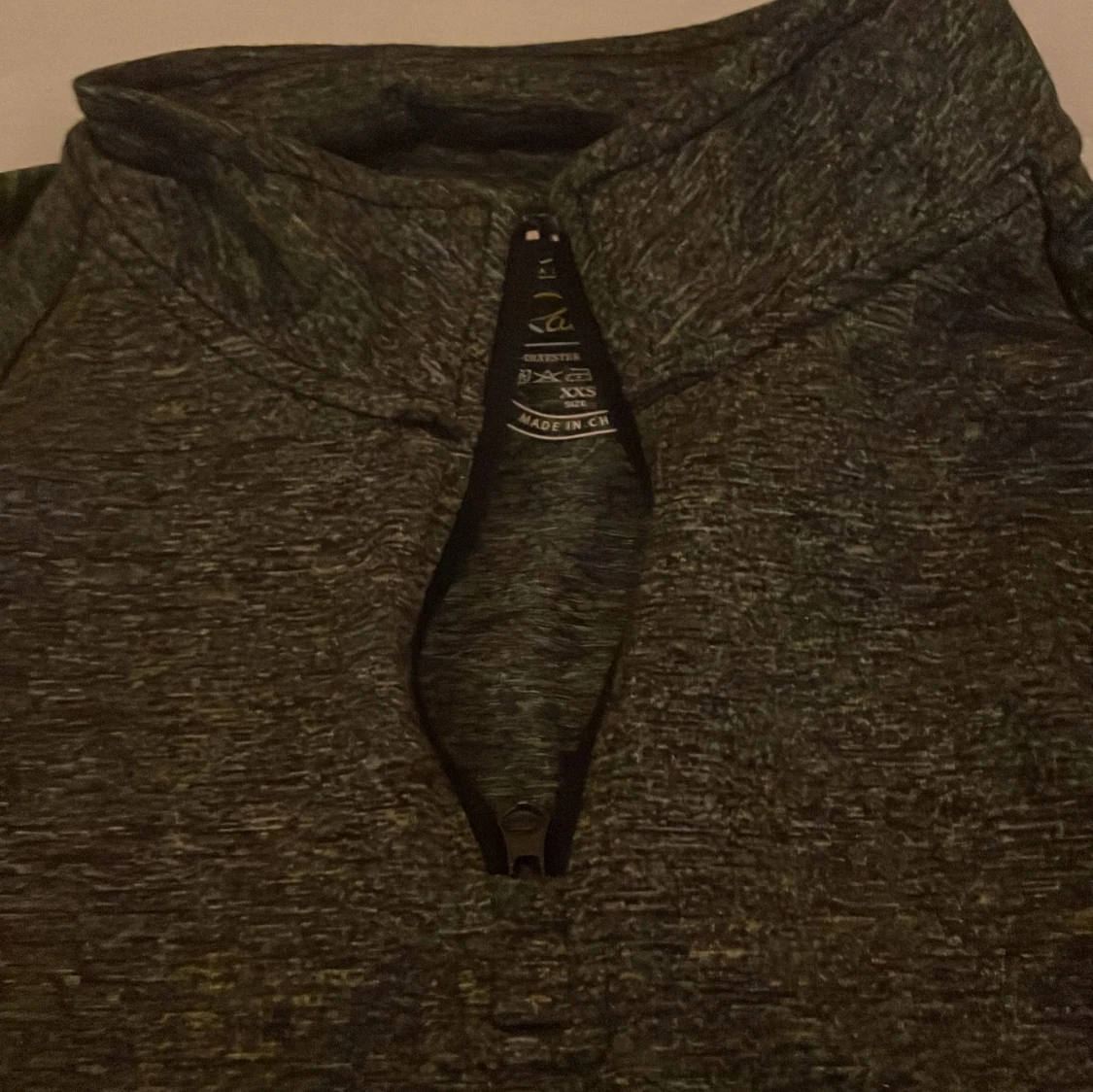 Mörkgrå långärmad träningströja från Ravelli - 2