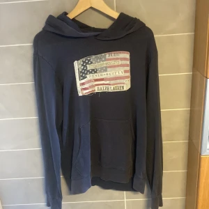 Ralph lauren hoodie - Skitfet raffe hoodie | Skick 10/10 | slutsåld överallt | kom med bud💸 