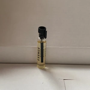 Coco on The Beach☀️ - Coco in the beach test ifrån essnce!! Endast testad, finns fler tester på min profil!!Inspererad av Soleil Blanc av Tom Ford☀️☀️