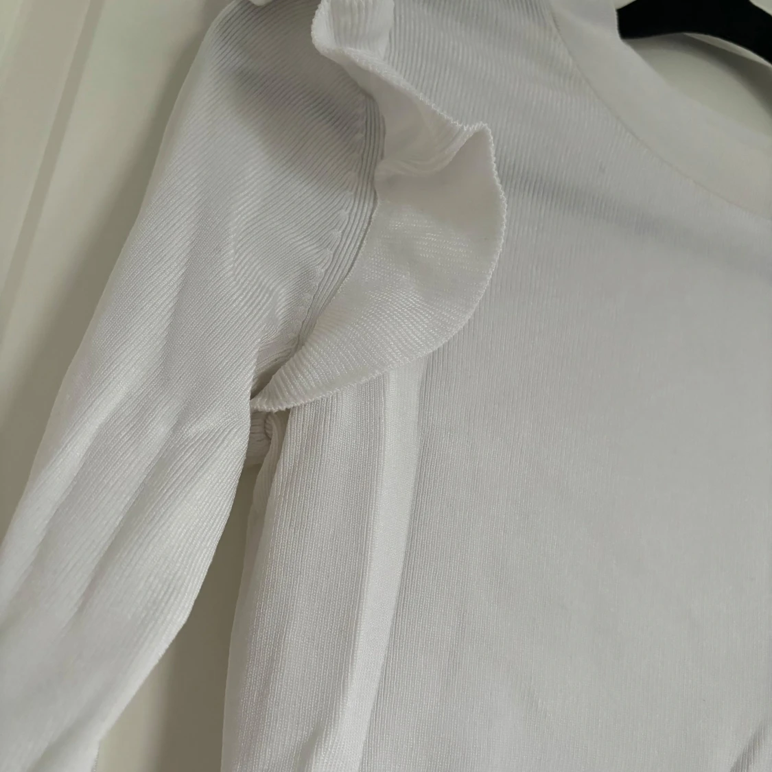 Vit volangtröja från H&M - 1