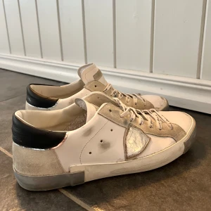  Sneakers  - Philippe Model sneakers. Inte använda så mycket. Nypris 3 300 :- . Skriv privat för fler bilder 🤗