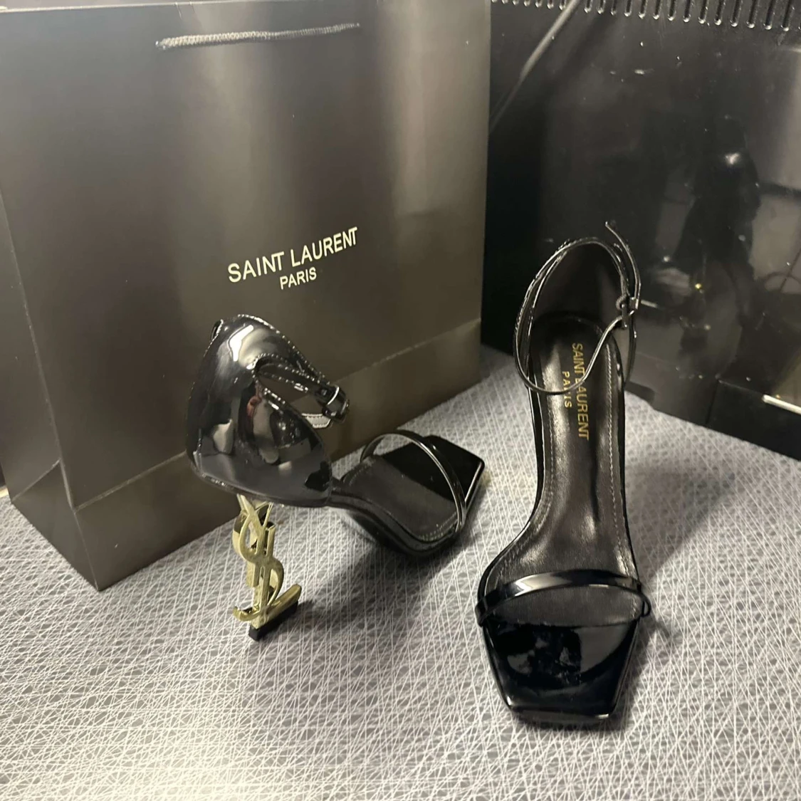 Svarta Saint Laurent klackar  - 1