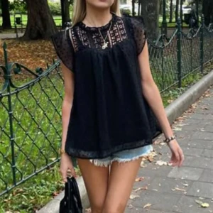 Blus - Så snygg blus som enbart är använd typ fyra gånger🥰