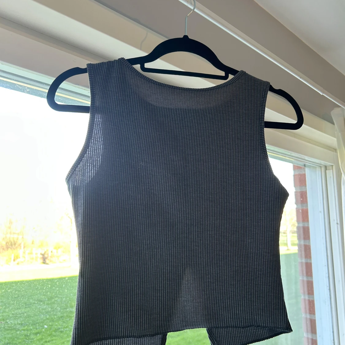 Ribbad grå croppad linnetopp med rosetter - 2