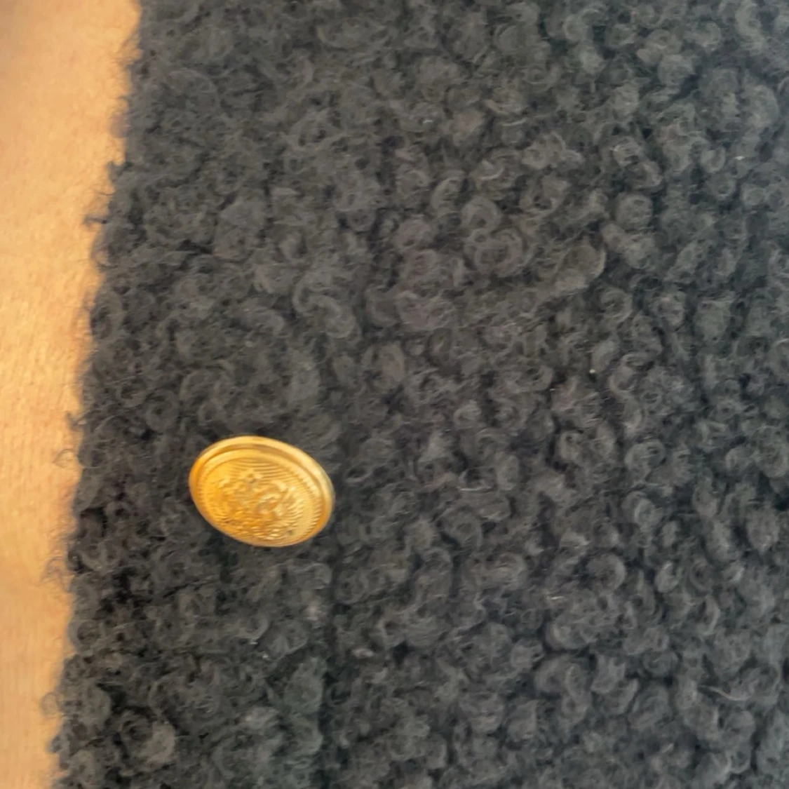 Mörkblå teddyjacka med guldknappar - 1