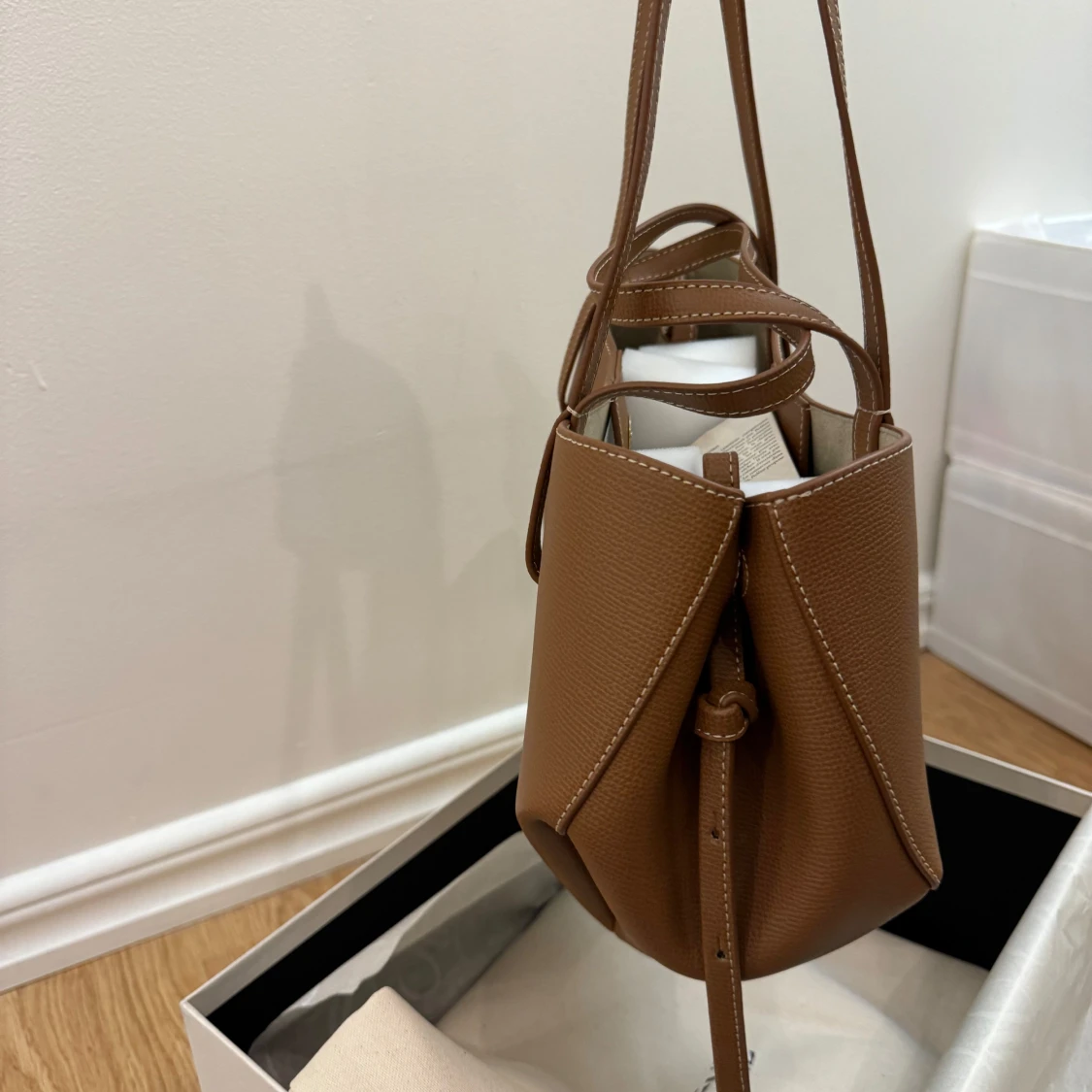 Brun handväska i skinn Poelene  - 1