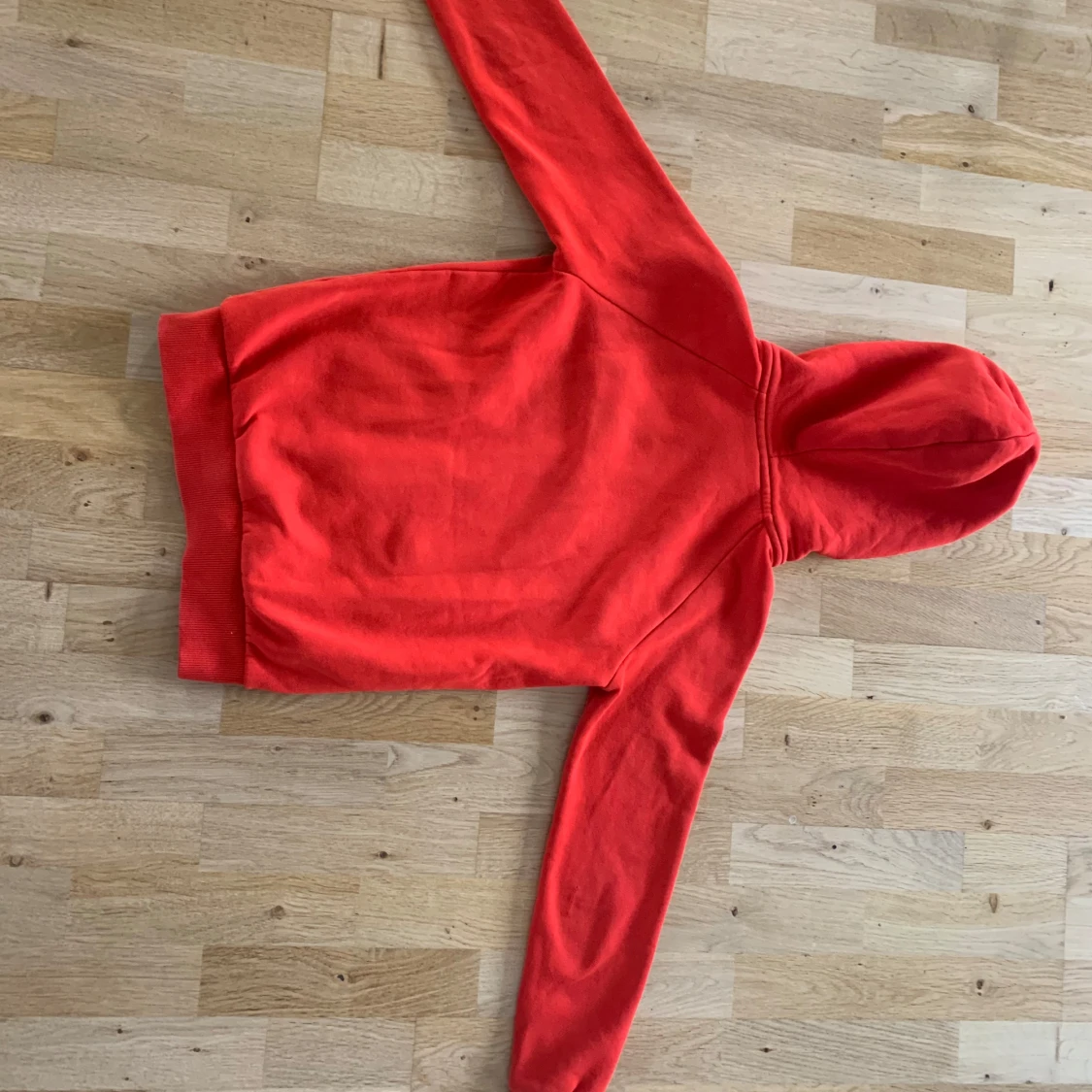 Röd Peak Performance hoodie XS - 3