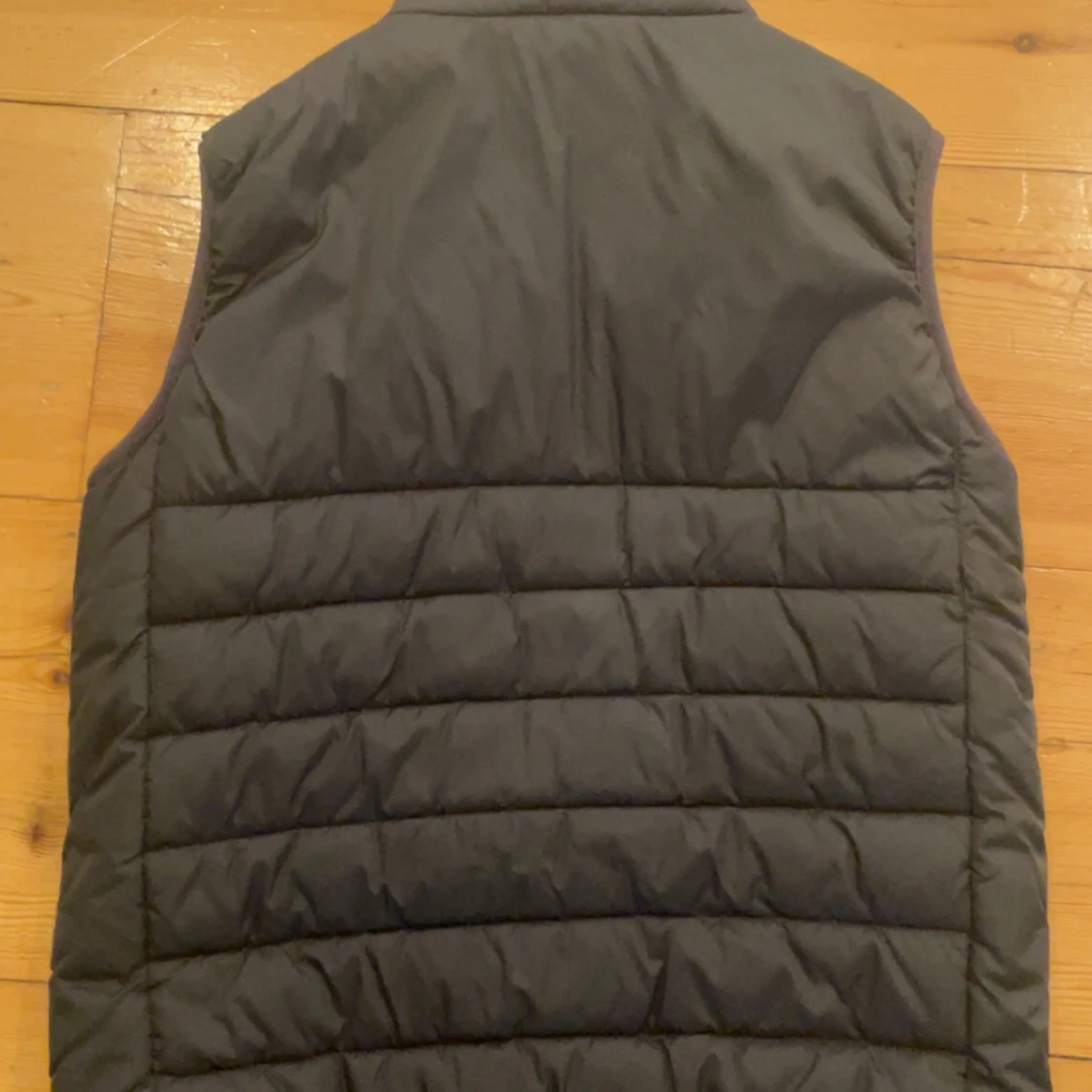 Svart dunväst från Lyle & Scott Junior - 1