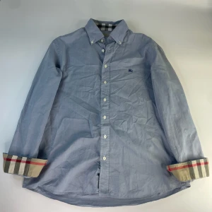 Burberry skjorta (L) - Nypris: 4800     Vårt pris: 850     Skick: 8/10