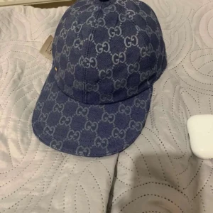 Blå keps från Gucci i jeans - En skön gg keps helt ny och bästa kvaliteten