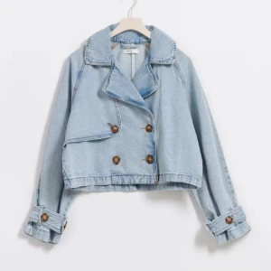 Jeansjacka - Perfekt nu inför hösten, eller varför inte redan inför våren. Knappt använd!