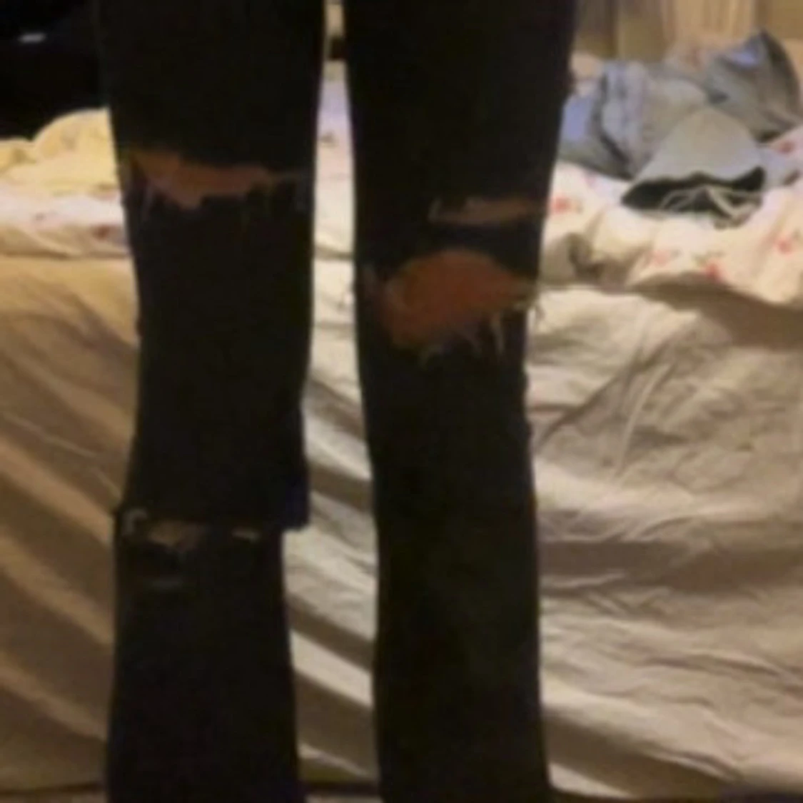 Mörkblå bootcut jeans med slitningar diesel 