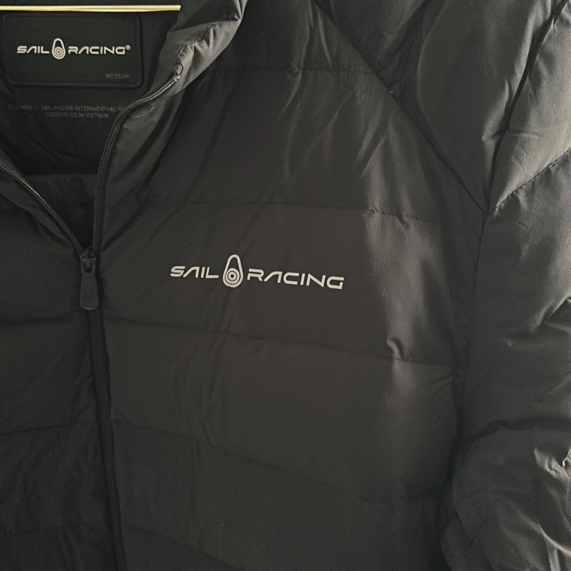 Svart pufferjacka från Sail Racing - 2