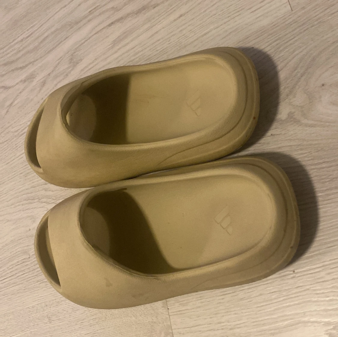 Yeezy slides - 1