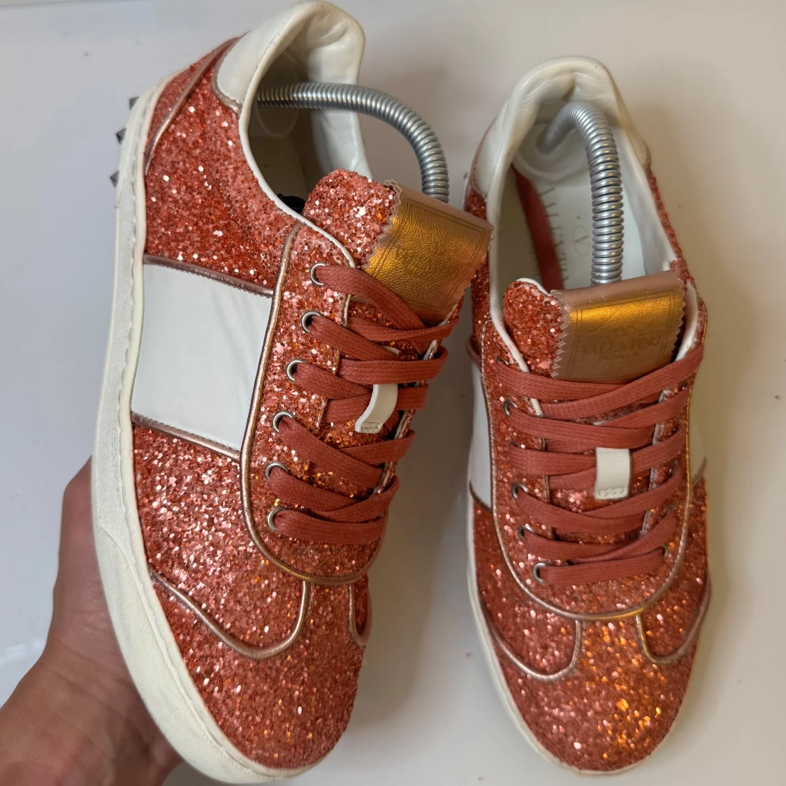 Rosa glittriga Valentino Garavani Rockstud Flycrew sneaker damskor storlek 37,5