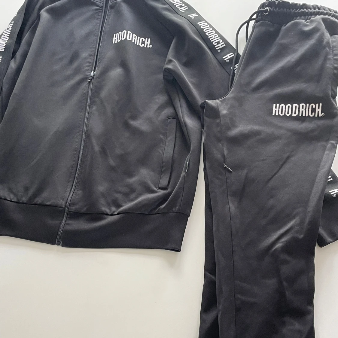 Svart tracksuit från Hoodrich