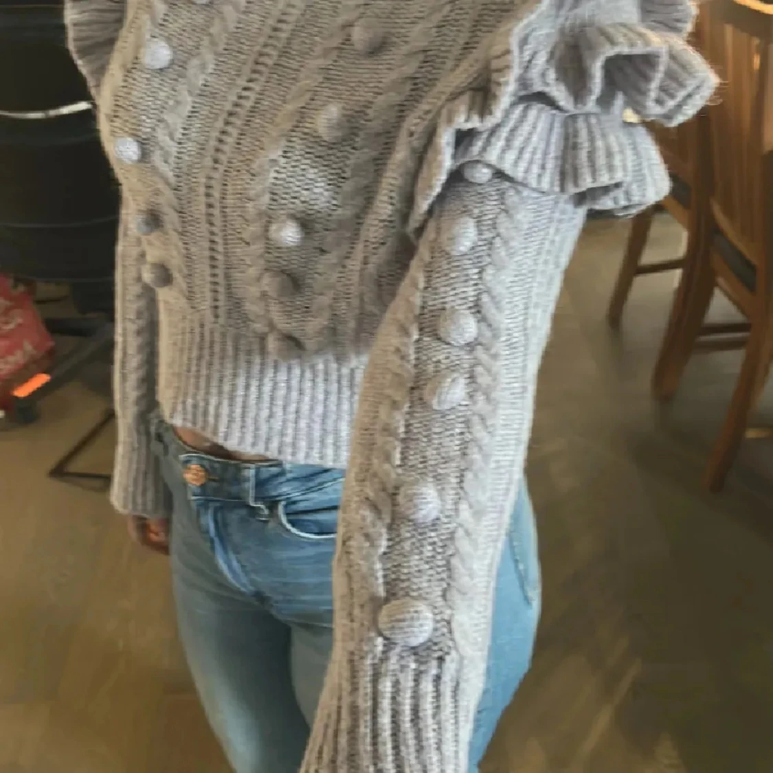 Lila stickad volangtröja med polokrage - 3