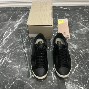 Golden goose superstar - Snygga golden goose i mycket bra skick! Vid minsta fundering kontakta oss✔️