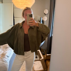 Mockajacka Zara - Säljer på den populära Zara jackan som är slutsåld. Prislapp kvar! Alltså aldrig använd. Kan diskutera priset något 