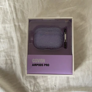 Cover AirPods Pro - Säljer ett Cover till AirPod Pro ! Den är helt o öppnad och är I nytt skick ! Måste hämtas 💜