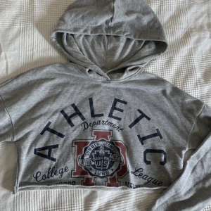 hoodie - i storlek S använt få gånger