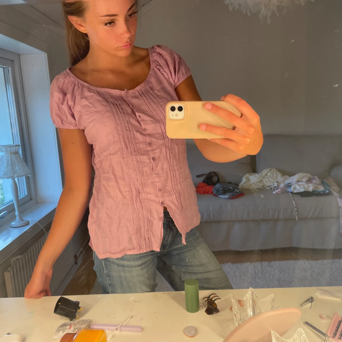 Ljuslila blus med knappar