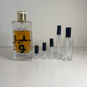 Lattafa Ameer Al Oudh Intense  - En jätte god parfym som passar mest män men kan funka för kvinnor. 1ml: 13kr 2ml: 19kr 3ml: 22kr 5ml: 35kr 10ml: 59kr 30ml: 175kr
