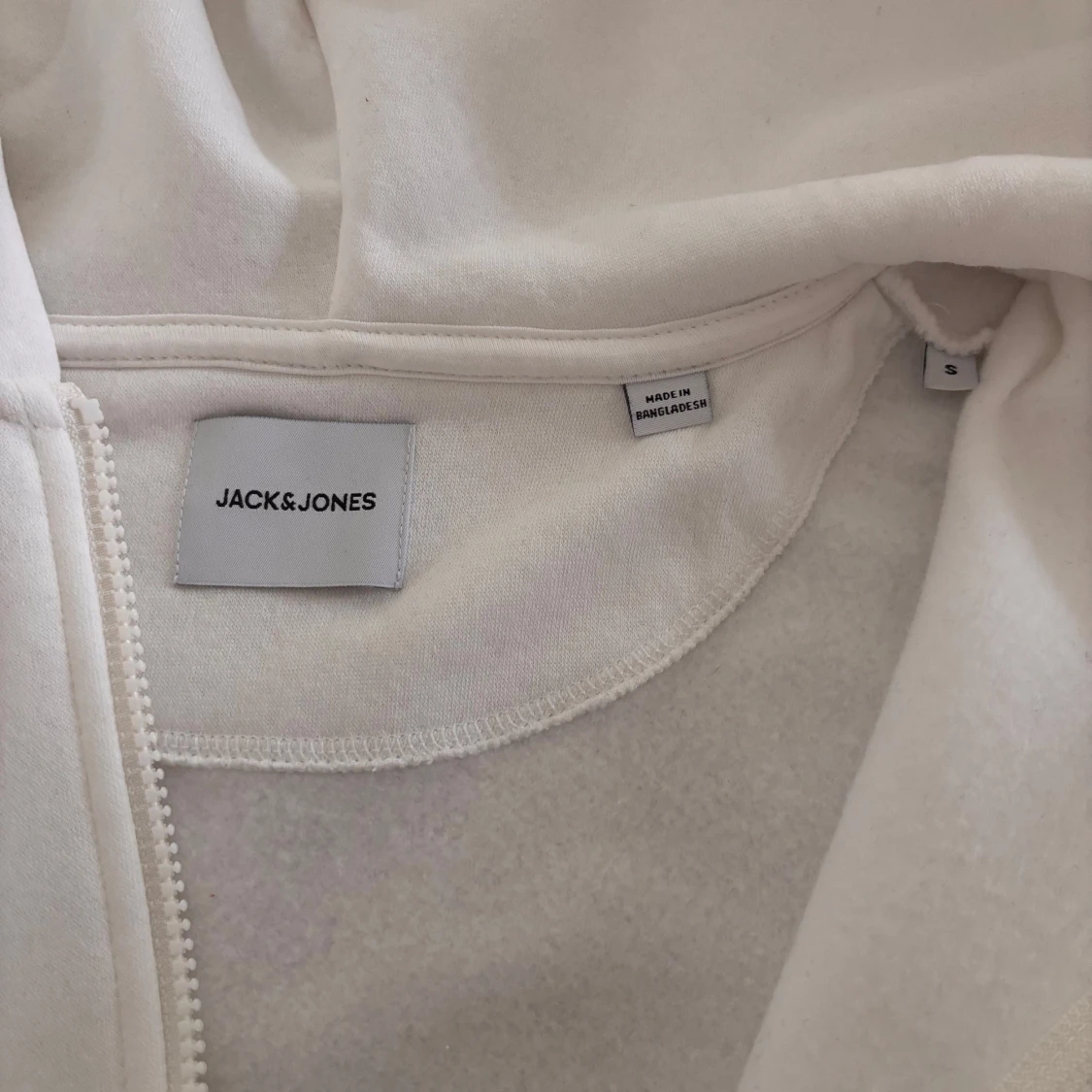 Vit hoodie från Jack & Jones - 3