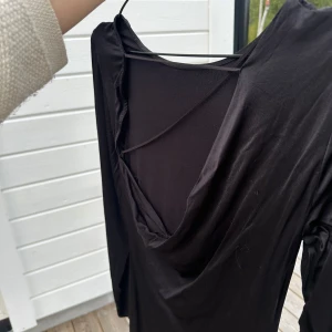 Svart klänning - Svart klänning från NA-KD. Knappt använd och i nytt skick.