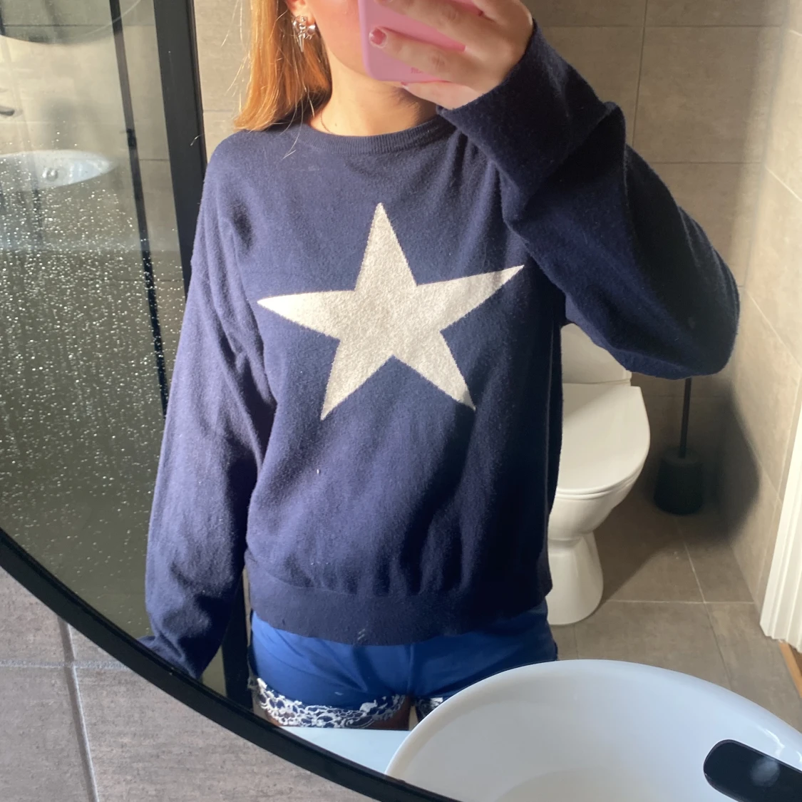 Mörkblå stickad tröja med stjärna - 3