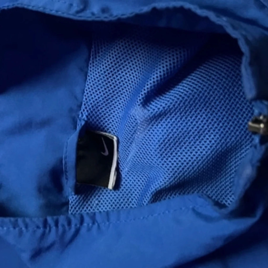 Blå Nike vindjacka med vita detaljer - 1