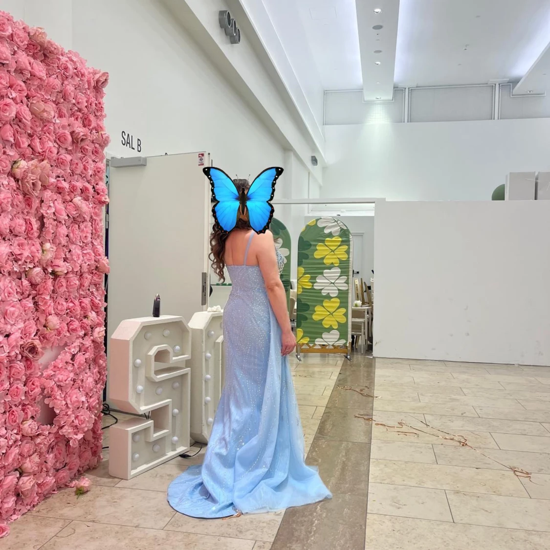 Ljusblå glittrig långklänning med slits - 2