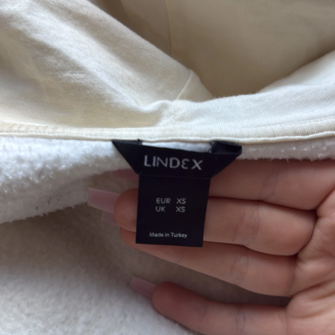 Oversized vit hoodie från Lindex - 2