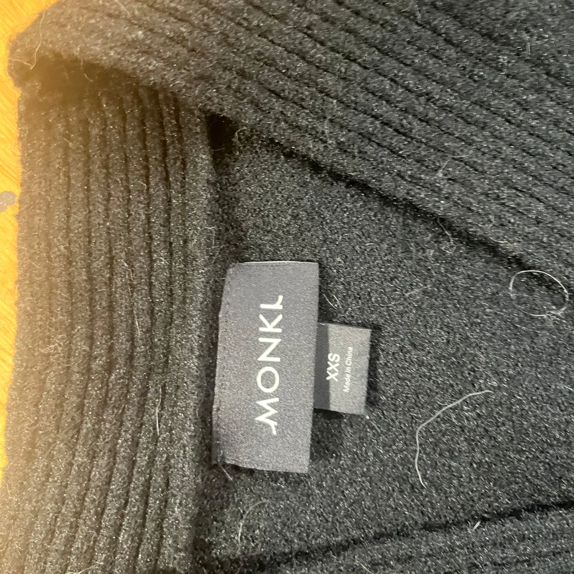 Svart kofta från Monki med knappar - 1