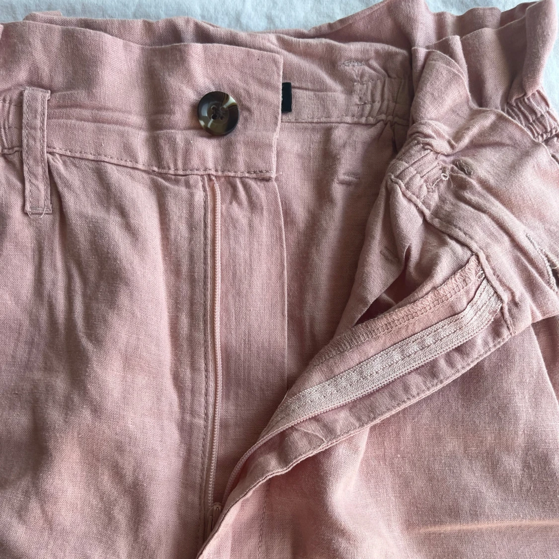 Rosa linneshorts från Bik Bok - 3