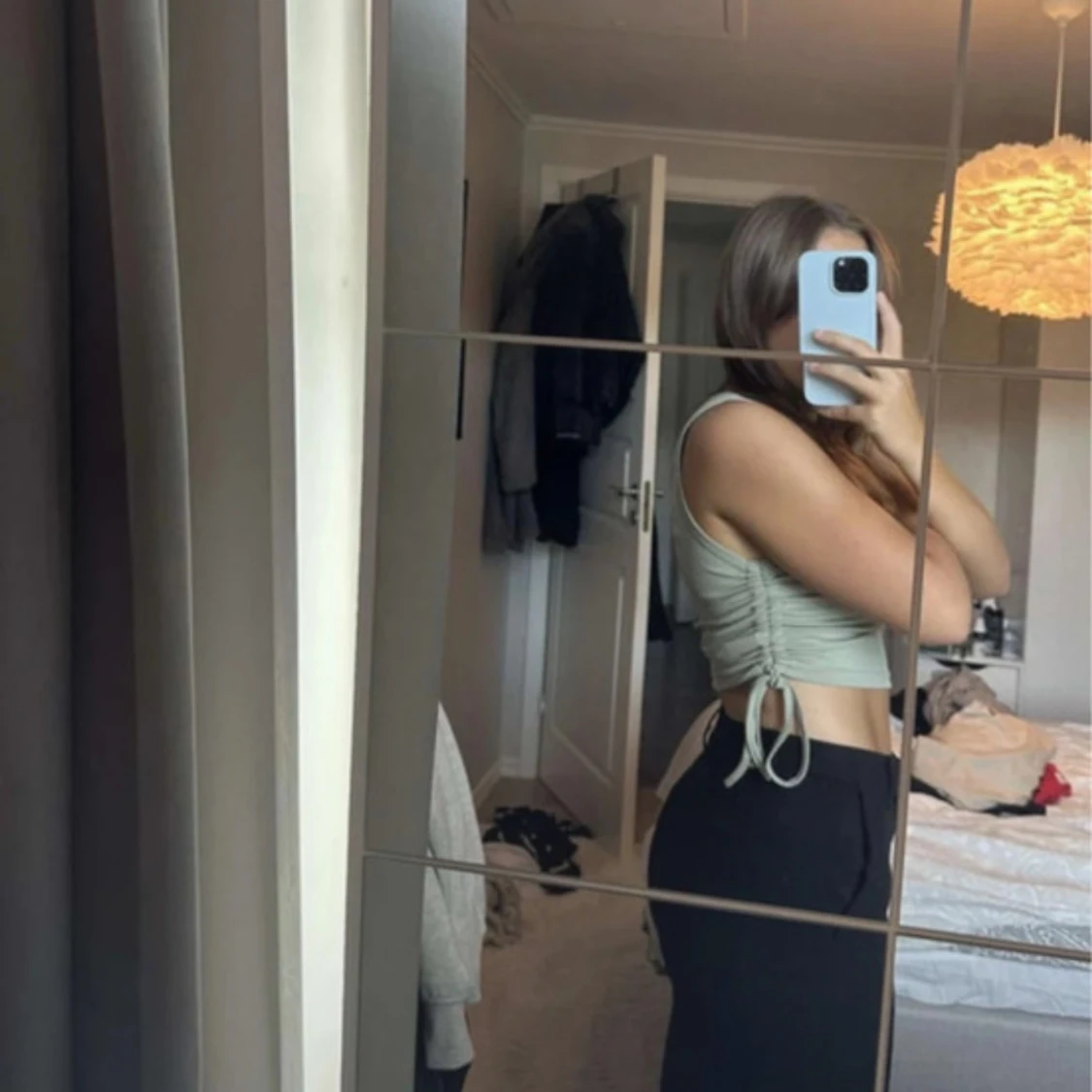 Ljusgrön croppad linnetopp med snörning - 2