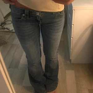 Bootcut jeans från True Religion - Så snygga jeans från true religion knappt använda så de är som nya💕Storlek 26 (pris kan diskuteras!) 