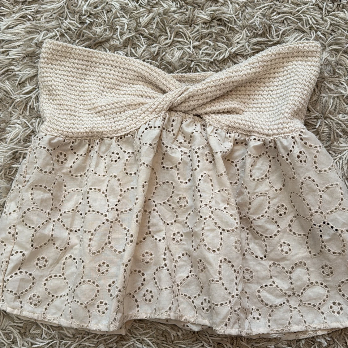 Beige tubtopp med spets 