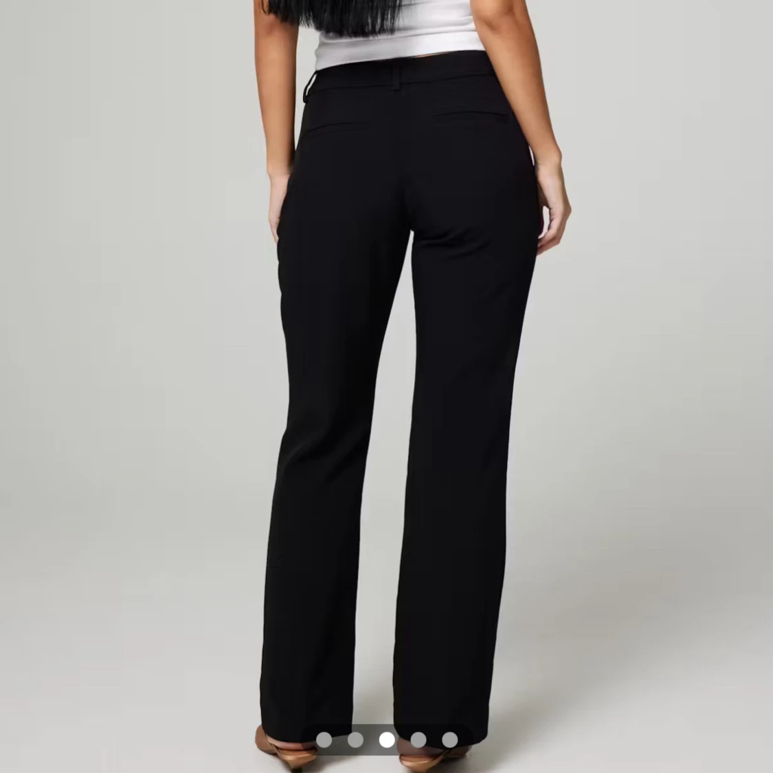 Lågmidjade kostymbyxor i bootcut från Bikbok💕 - 1