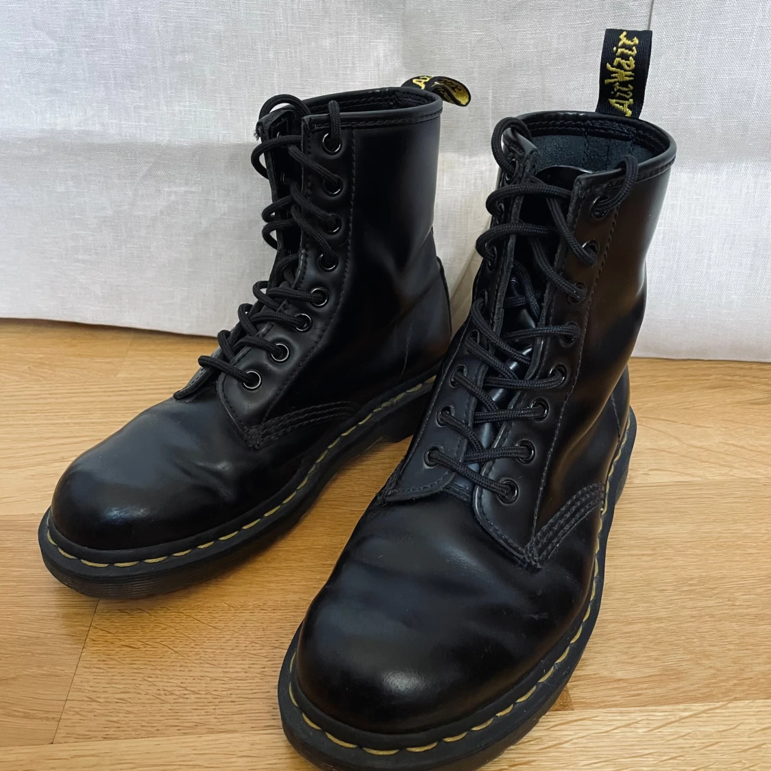 Svarta Dr. Martens boots i skinn