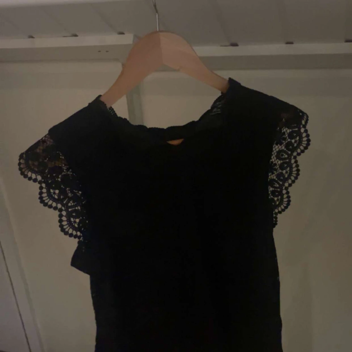 Svart spetsblus från Pieces - 1