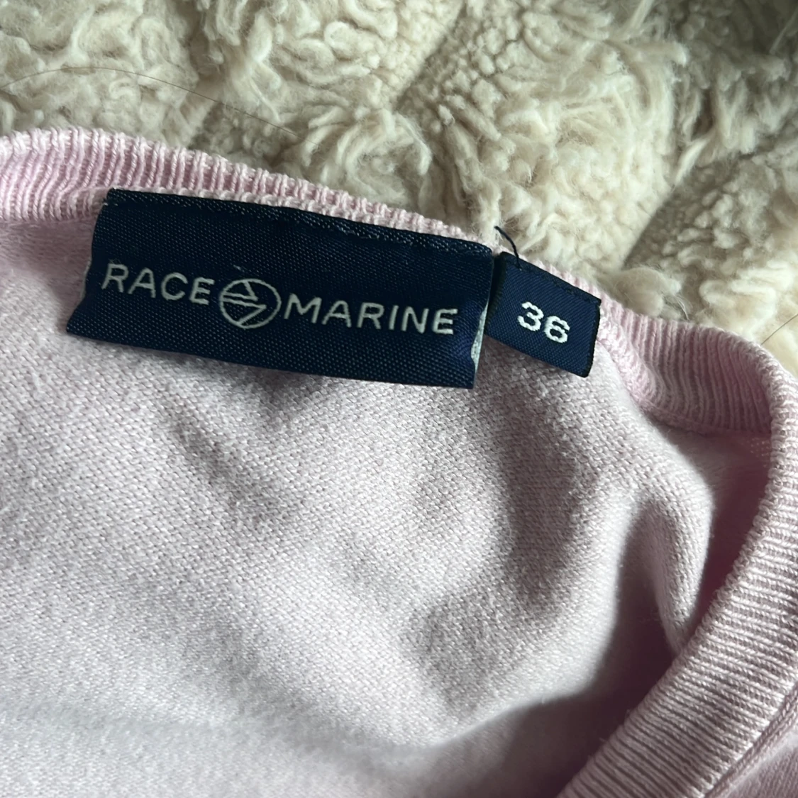 Ljusrosa v-ringad tröja Race Marine - 1