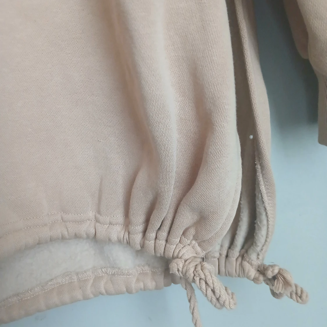 Beige oversized hoodie – mjuk som en filt, snygg som streetstyle! 🫶 Stl L/XL - 3