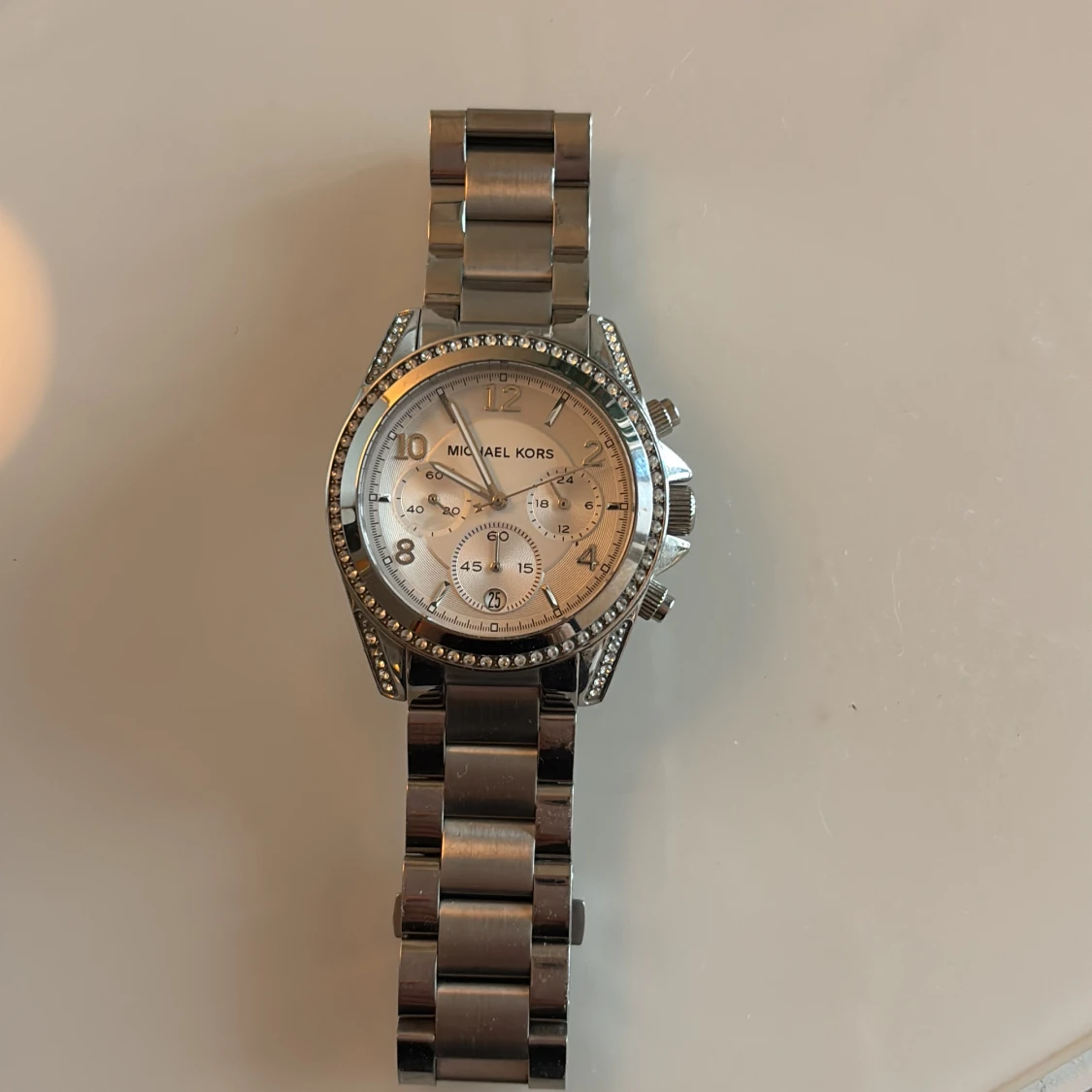 Silverfärgad klocka från Michael Kors - 1