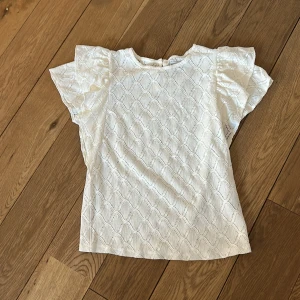  Blus / Topp -  En fin blus / topp Så man kan ha en varm sommardag eller om man klä upp sig