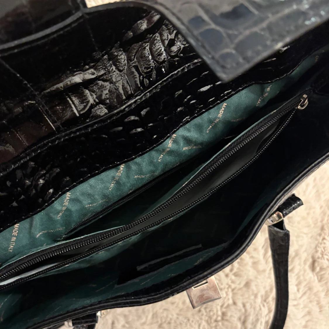 Svart axelväska i syntet - 3