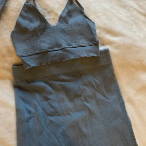Blå kjol & top set ifrån NAKD - Jag säljer denna fina blåljus set ifrån NAKD. Det är en  topp i strl S och kjolen i strl M. Har aldrig använt. Är ni intresserade bara vid 1 utav plagget, hör av er🦋