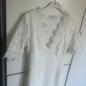 Studentklänning - Fin studentklänning som går över knäna passar xs-s