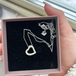 Halsband swarovski - Fint skick. Nypris över 1000kr