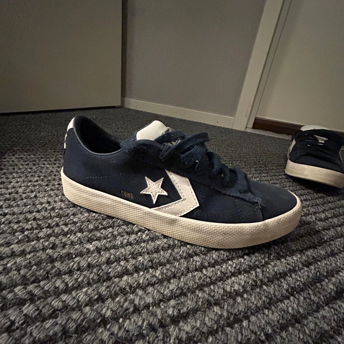 Mörkblå sneakers från Converse - 2